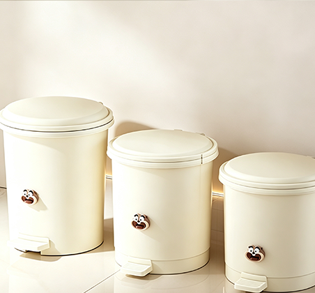 Cute Bear Step Trash Can with Hands-Free Pedal | Cream White Waste Bin with 3D Bear Face for Bedroom, Bathroom & Kitchen | Available in 3 Sizes